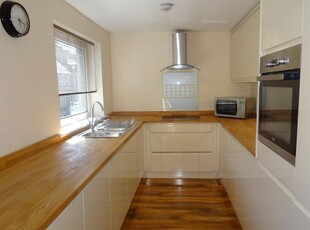 Flat to rent in Main Street, Perth PH2