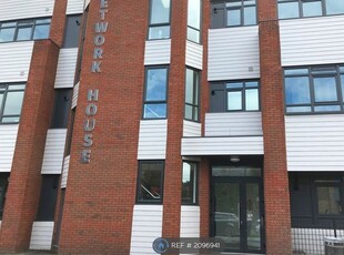 Flat to rent in Network House, High Wycombe HP11