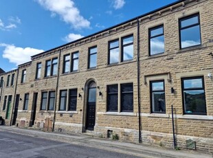 Flat to rent in Oates Street, Dewsbury, West Yorkshire WF13