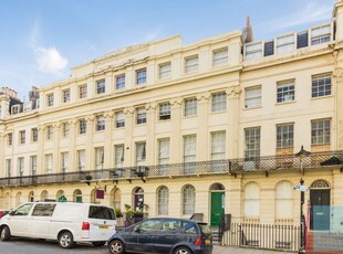 Flat to rent in Oriental Place, Brighton BN1