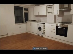 Flat to rent in Oxford Street, Whitstable CT5