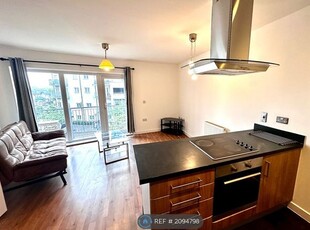 Flat to rent in Peebles Court, Croydon CR0