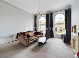 Flat to rent in Pembridge Road, Notting Hill, 3Hn- 3 Bed Flat W11