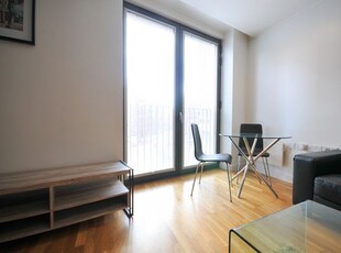 Flat to rent in Piccadilly Place, Manchester M1
