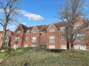 Flat to rent in Priory House, Moseley, Birmingham B13