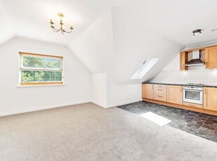 Flat to rent in Ref: My - Holmesdale Road, Reigate RH2