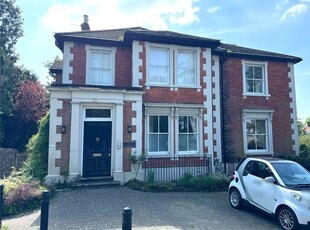 Flat to rent in Rose Hill, Dorking, Surrey RH4
