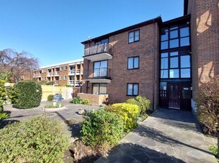Flat to rent in Rowan Court, St. Peters Park Road, Broadstairs CT10