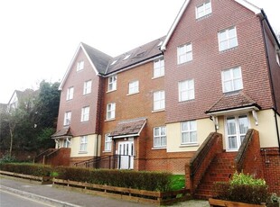 Flat to rent in Sandcroft Court, 76 Garlands Road, Redhill, Surrey RH1
