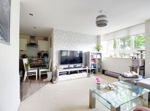 Flat to rent in Skyline House, Swingate, Stevenage, Hertfordshire SG1
