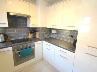 Flat to rent in Slate Wharf, Manchester M15