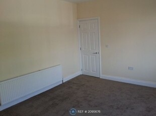 Flat to rent in St. Albans Road, Watford WD24