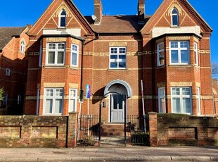 Flat to rent in St Georges Court, St Albans AL1