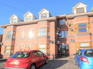 Flat to rent in St Marys Road, Huyton L36