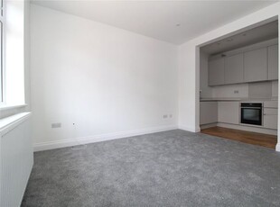 Flat to rent in Kings Road, Brentwood CM14