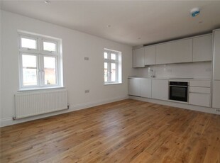 Flat to rent in St. Michaels Mews, Kings Road CM14