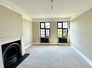 Flat to rent in Stapylton Road, High Barnet, Barnet EN5