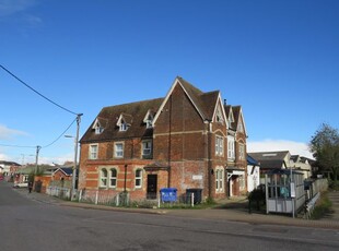 Flat to rent in Station Yard, Gillingham SP8