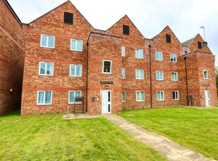 Flat to rent in Stevenson House, Tapton Lock Hill, Tapton, Chesterfield, Derbyshire S41