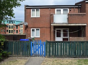Flat to rent in Stockport Road, Manchester M12