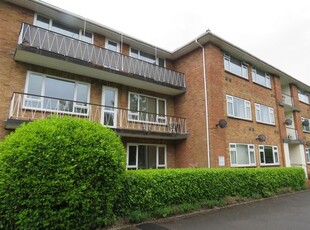 Flat to rent in Talbot Avenue, Winton, Bournemouth BH3