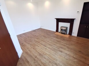 Flat to rent in Taylor Street, Leven KY8