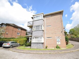 Flat to rent in Totteridge Road, High Wycombe, Buckinghamshire HP13