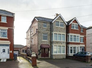 Flat to rent in Tudor Place, South Shore, Blackpool FY4
