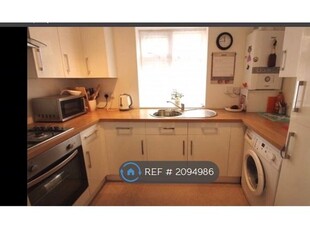 Flat to rent in Upper Luton Road, Chatham ME5