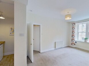 Flat to rent in Wardlaw Place, 1Ue EH11