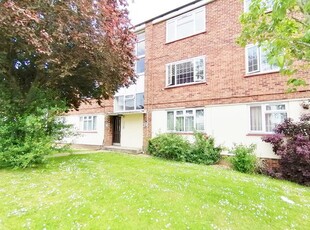Flat to rent in Weekes Drive, Slough SL1