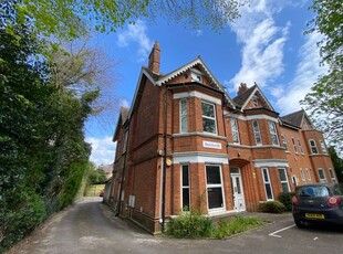 Flat to rent in Wellington Road, Bournemouth BH8