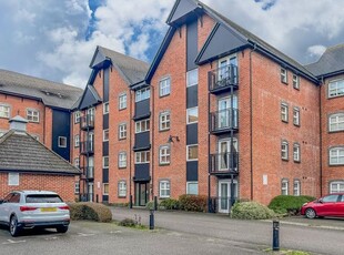 Flat to rent in West Dock, The Wharf, Leighton Buzzard, Bedfordshire LU7