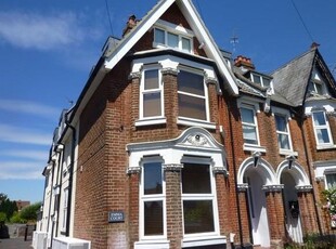 Flat to rent in Winchester Road, Shirley, Southampton SO16