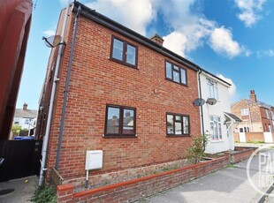 Maisonette to rent in Ashby Road, Lowestoft NR32