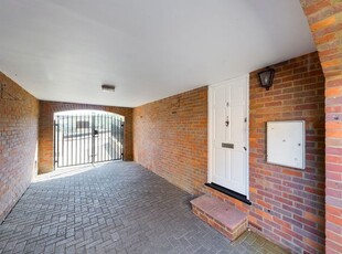 Maisonette to rent in Loakes Court, Rutland Street, High Wycombe HP11