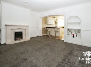 Property to rent in Castle Close, Hoddesdon EN11