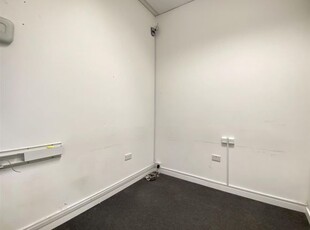 Property to rent in High Street, West Bromwich B70
