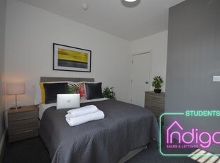 Room to rent in Hassell Street, Newcastle-Under-Lyme ST5