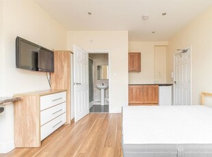 Room to rent in Meldon Terrace, Heaton, Newcastle Upon Tyne NE6