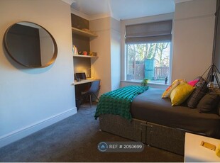 Room to rent in Queen Terrace, Pontefract WF8