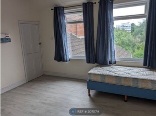 Room to rent in Waveley Road, Coventry CV1