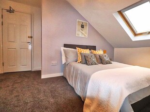 Room to rent in Wingrove Avenue, Newcastle Upon Tyne NE4