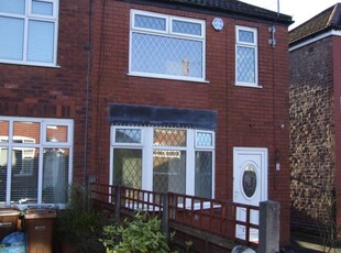 Semi-detached house to rent in Clovelly Road, Offerton SK2