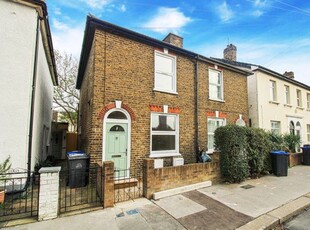 Semi-detached house to rent in Freemasons Road, Croydon CR0