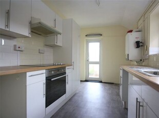 Semi-detached house to rent in Leopold Road, Ipswich, Suffolk IP4