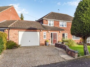 Semi-detached house to rent in South Close, Kidlington OX5