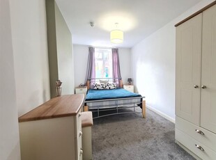 Shared accommodation to rent in Room 4, 68 Garden Walk, Cambridge CB4