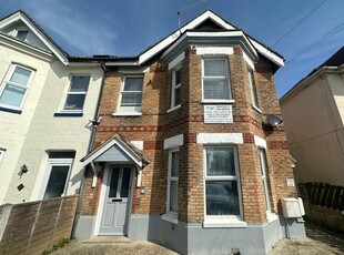 Studio to rent in Westby Road, Boscombe, Bournemouth BH5