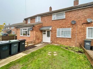 Terraced house to rent in Briar Close, Luton LU2